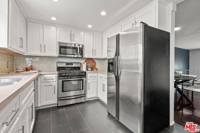 8741 Darby Avenue 2, Northridge (los Angeles), CA 91325