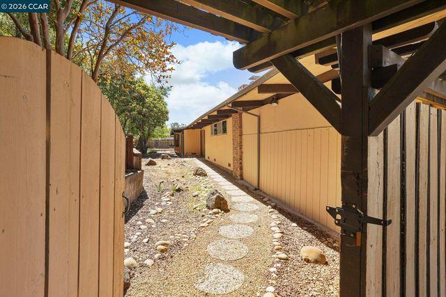 742 Miner Road, Orinda, CA 94563