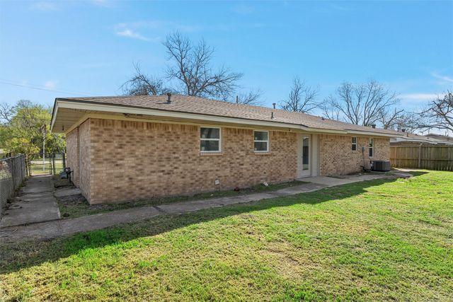 309 N 4th Street, Rosebud, TX 76570