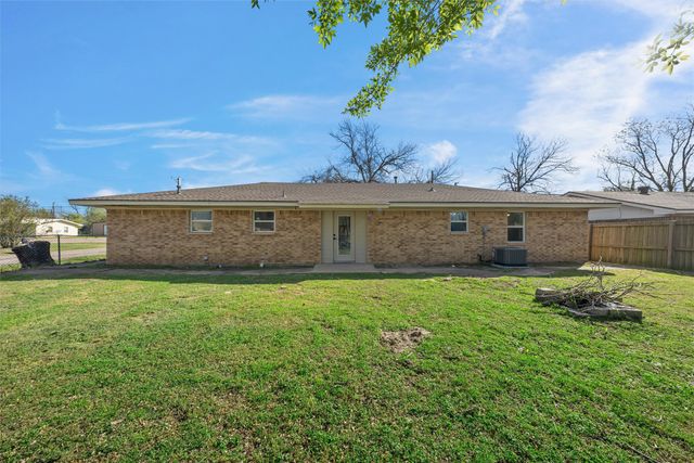 309 N 4th Street, Rosebud, TX 76570