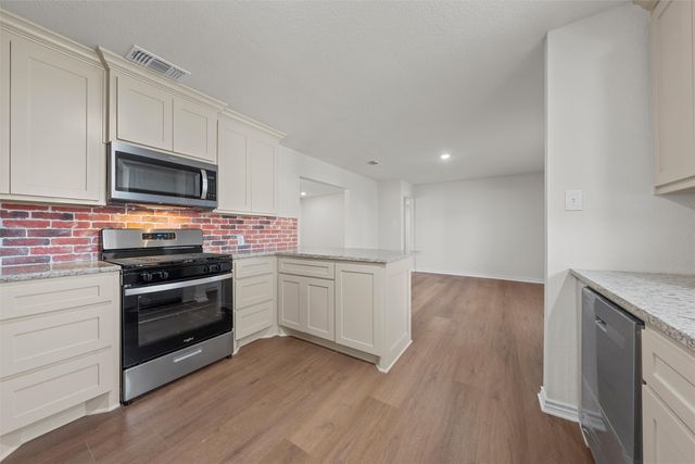 309 N 4th Street, Rosebud, TX 76570