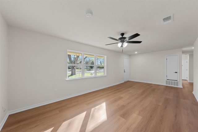 309 N 4th Street, Rosebud, TX 76570