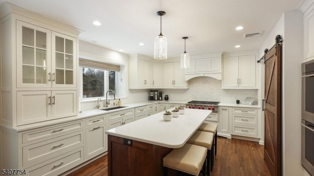 7 Manor Dr, Warren Twp., NJ 07059