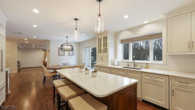 7 Manor Dr, Warren Twp., NJ 07059