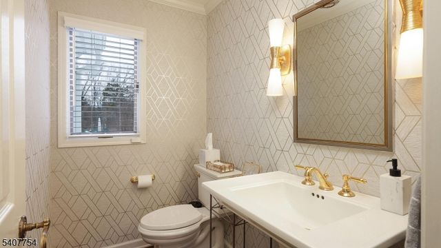 7 Manor Dr, Warren Twp., NJ 07059