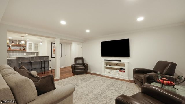 7 Manor Dr, Warren Twp., NJ 07059