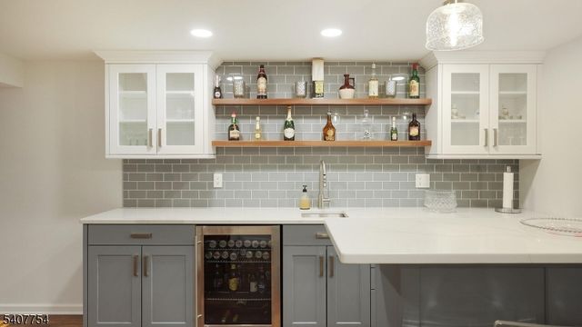 7 Manor Dr, Warren Twp., NJ 07059