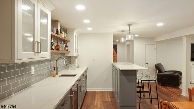 7 Manor Dr, Warren Twp., NJ 07059