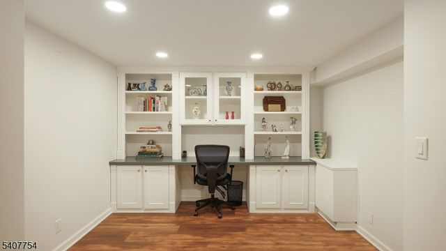 7 Manor Dr, Warren Twp., NJ 07059