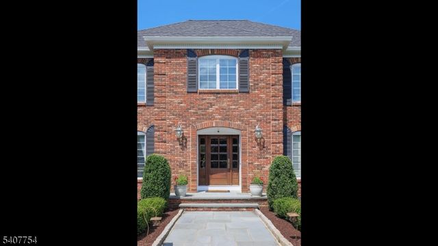 7 Manor Dr, Warren Twp., NJ 07059