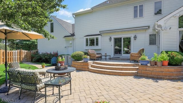 7 Manor Dr, Warren Twp., NJ 07059