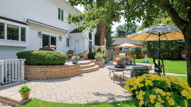 7 Manor Dr, Warren Twp., NJ 07059