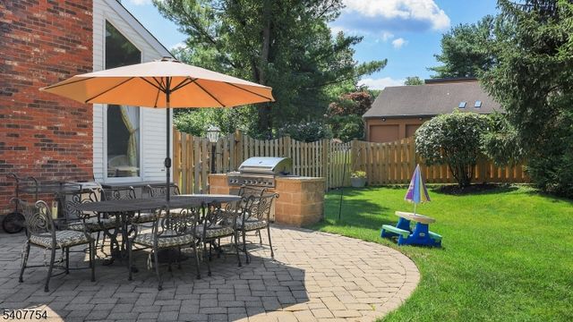 7 Manor Dr, Warren Twp., NJ 07059