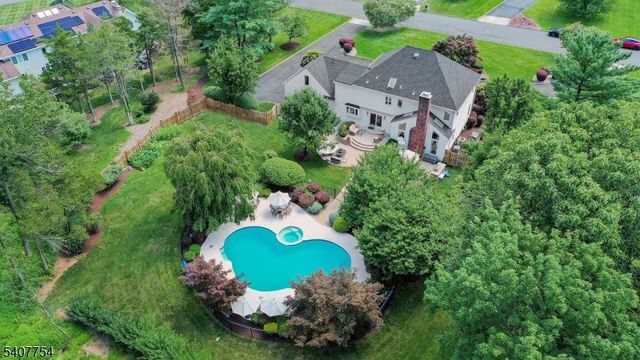 7 Manor Dr, Warren Twp., NJ 07059