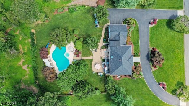 7 Manor Dr, Warren Twp., NJ 07059