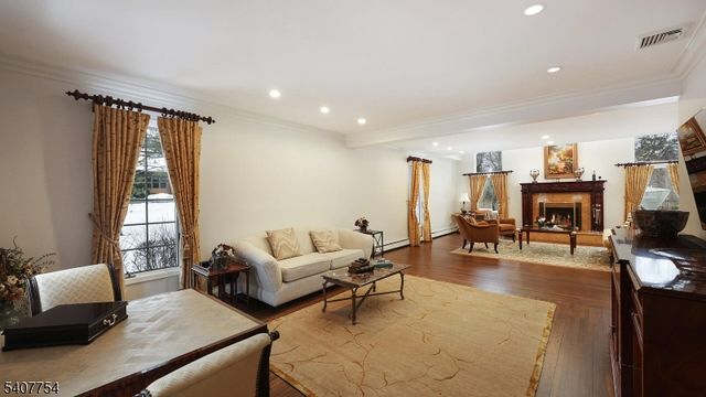 7 Manor Dr, Warren Twp., NJ 07059