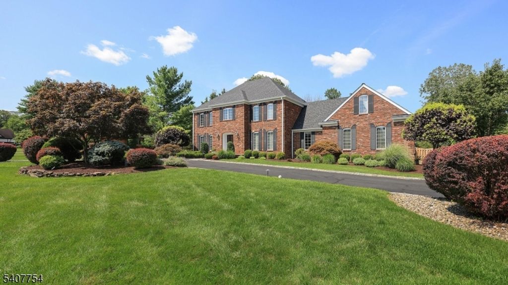 7 Manor Dr, Warren Twp., NJ 07059