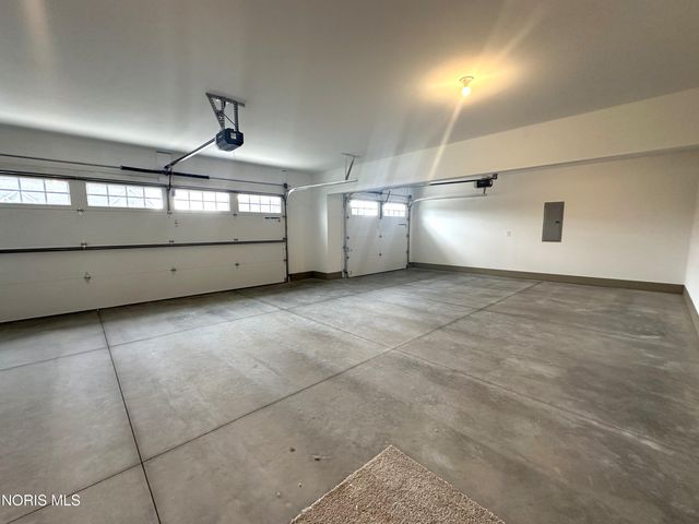 15038 Stonebridge Lane, Perrysburg, OH 43551