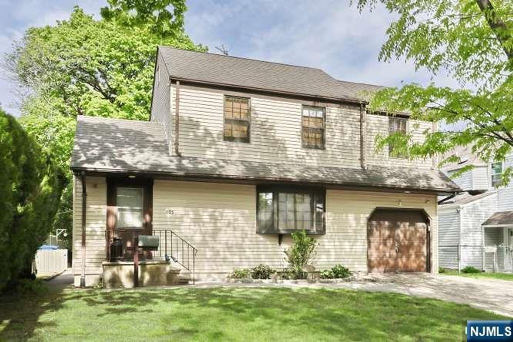 405 Terhune Avenue, Paramus, NJ 07652