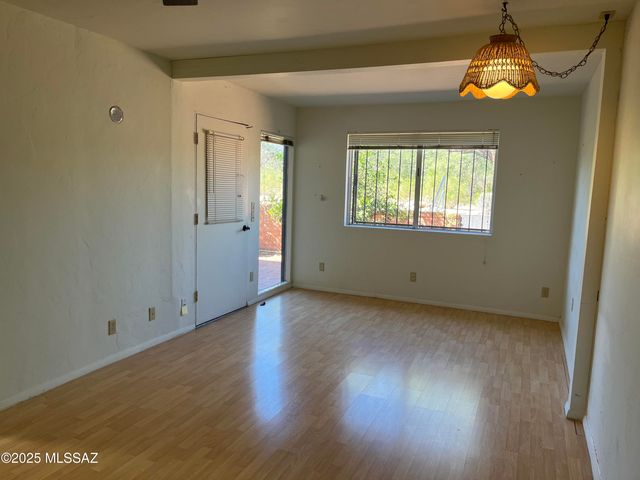 307 N Calle Del Diablo, Green Valley, AZ 85614