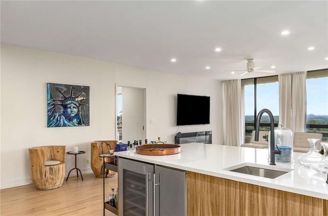 2660 Peachtree NW Road 18H, Atlanta, GA 30305