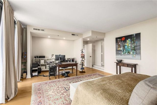 2660 Peachtree NW Road 18H, Atlanta, GA 30305