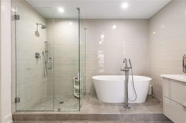 2660 Peachtree NW Road 18H, Atlanta, GA 30305