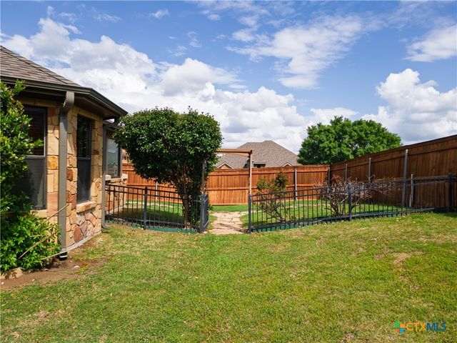 8001 Ridgeway Court, Nolanville, TX 76559