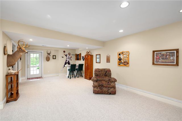 829 Hartzell School Rd, New Sewickley Twp, PA 15066