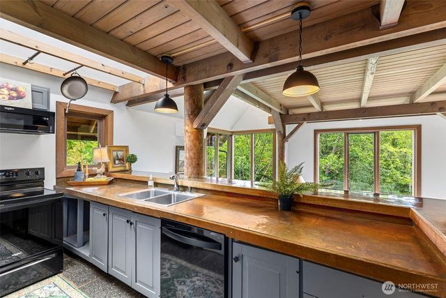 4710 New Sweden Avenue NE, Bainbridge Island, WA 98110