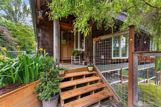 4710 New Sweden Avenue NE, Bainbridge Island, WA 98110