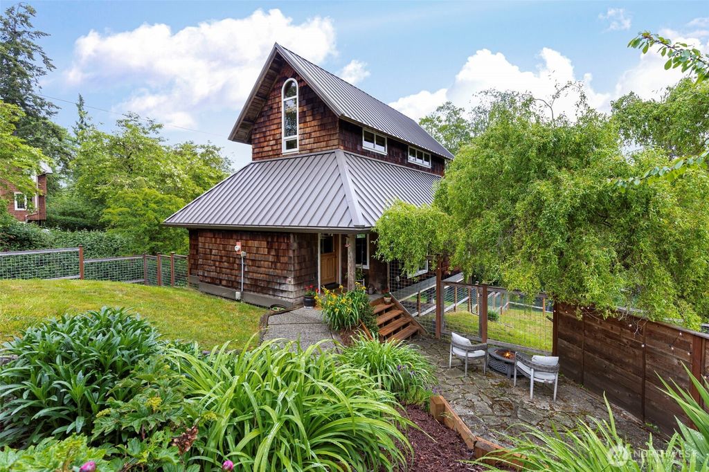 4710 New Sweden Avenue NE, Bainbridge Island, WA 98110