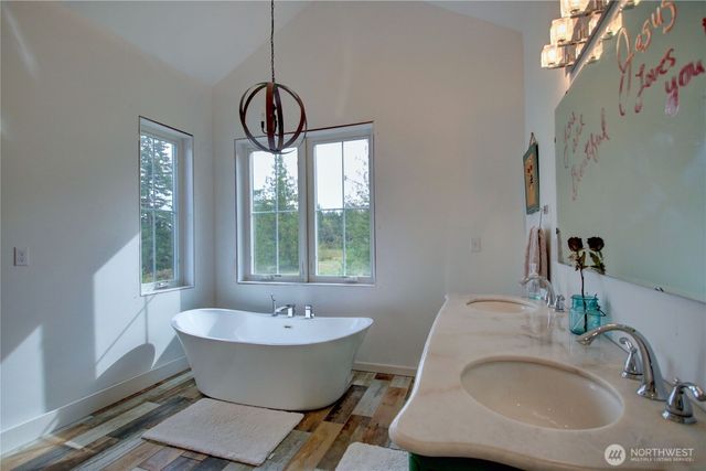 19011 Wildrose Lane, Burlington, WA 98233