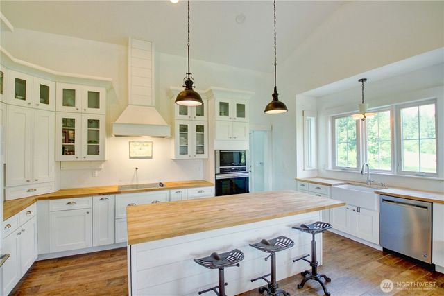 19011 Wildrose Lane, Burlington, WA 98233