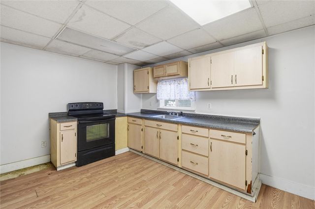 802 Mckinley Ave, East Vandergrift, PA 15629