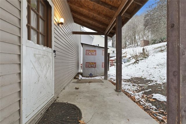 802 Mckinley Ave, East Vandergrift, PA 15629