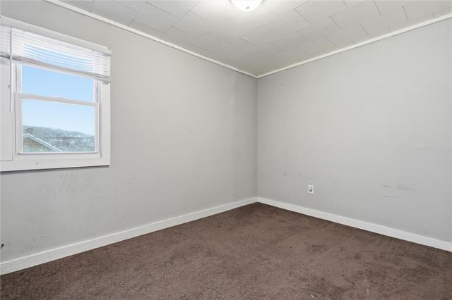 802 Mckinley Ave, East Vandergrift, PA 15629