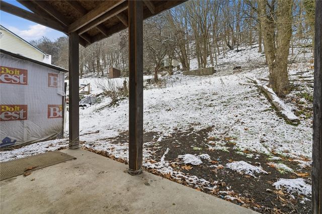 802 Mckinley Ave, East Vandergrift, PA 15629