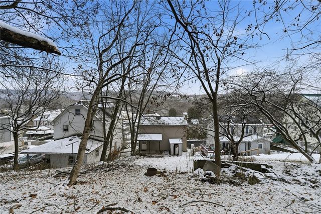 802 Mckinley Ave, East Vandergrift, PA 15629