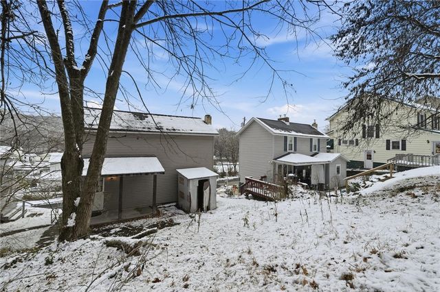 802 Mckinley Ave, East Vandergrift, PA 15629