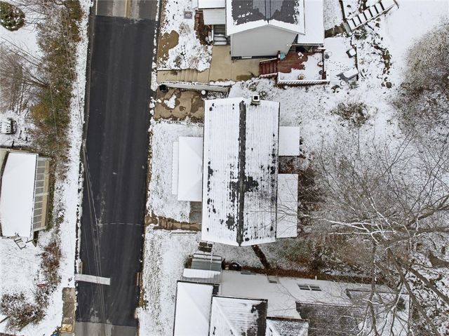 802 Mckinley Ave, East Vandergrift, PA 15629