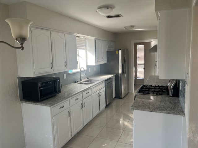 1822 Tiburon Bend, Lewisville, TX 75067