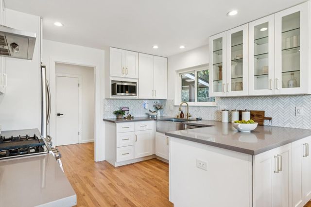 611 Hillcrest Drive, Redwood City, CA 94062
