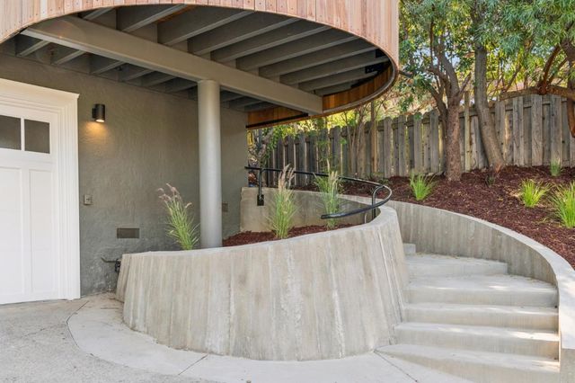 611 Hillcrest Drive, Redwood City, CA 94062