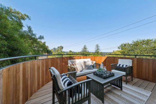 611 Hillcrest Drive, Redwood City, CA 94062