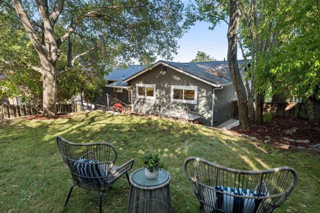 611 Hillcrest Drive, Redwood City, CA 94062
