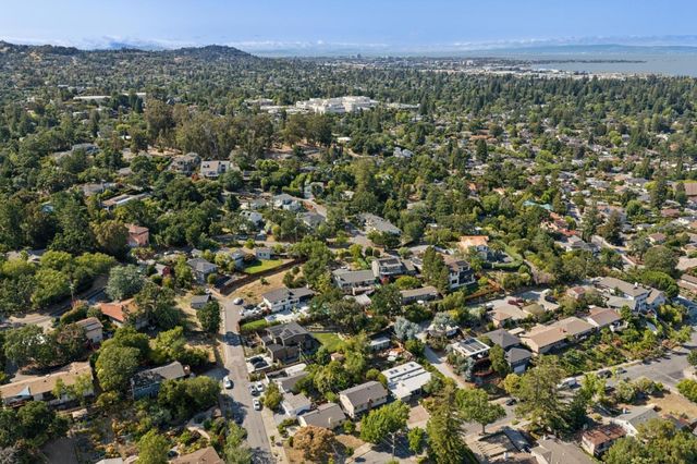 611 Hillcrest Drive, Redwood City, CA 94062