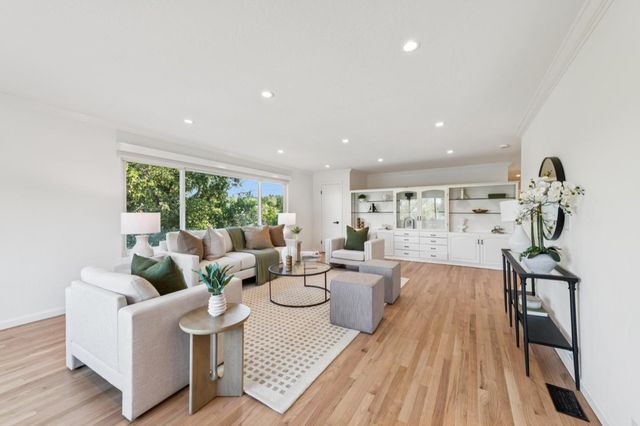 611 Hillcrest Drive, Redwood City, CA 94062