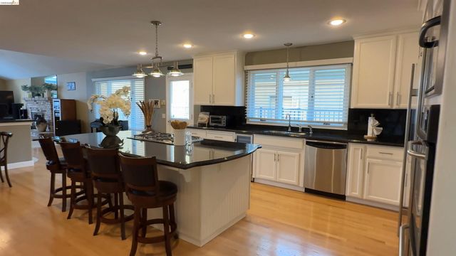91 Shell Pl, Discovery Bay, CA 94505