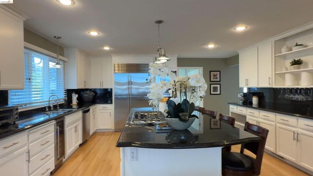 91 Shell Pl, Discovery Bay, CA 94505